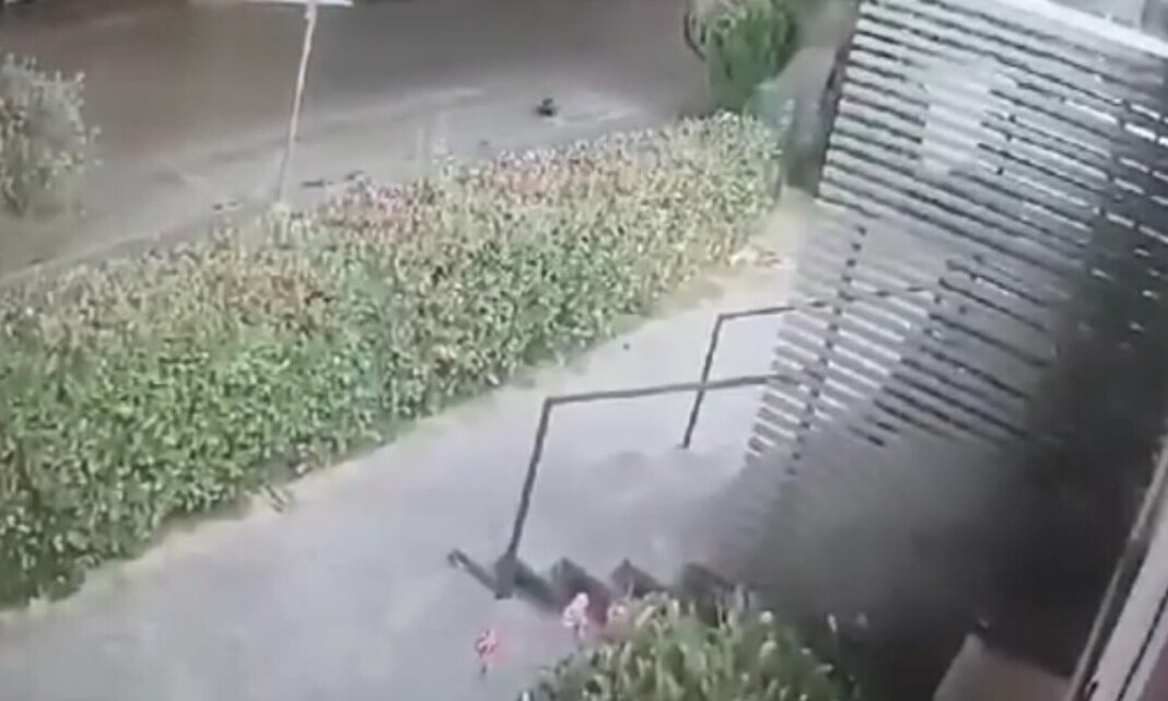 Σοκαριστικό βίντεο-ντοκουμέντο από το τροχαίο δυστύχημα στη Νέα Ερυθραία