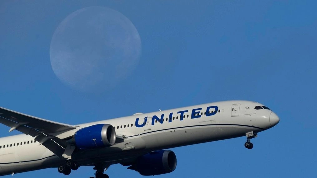 Νέα προβλήματα με αεροπλάνο της Boeing – Έκανε αναγκαστική προσγείωση σε αεροδρόμιο της Ιαπωνίας