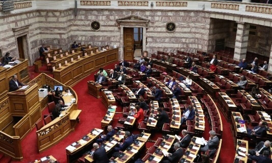 Στη Βουλή η δικογραφία για τα Τέμπη