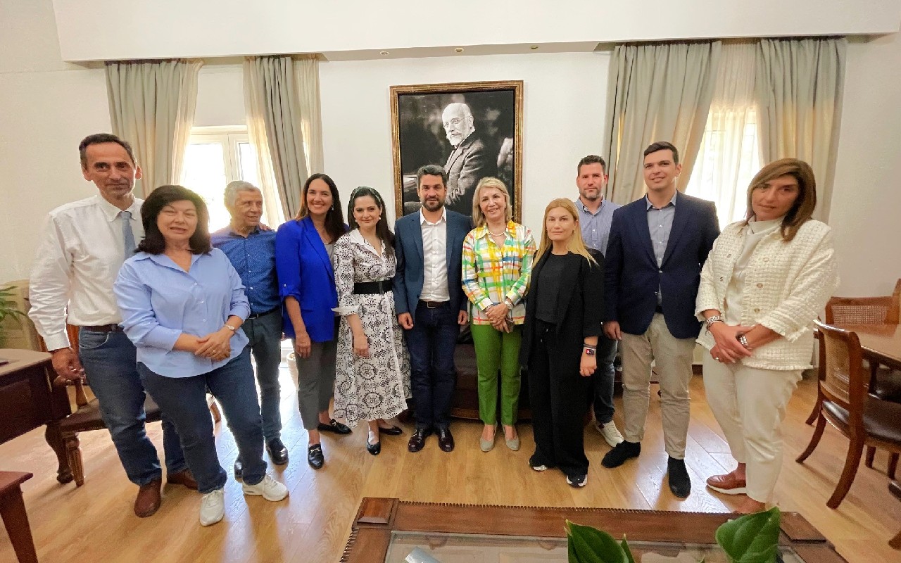 Στο Δημαρχείο Χανίων η Υφυπουργός Παιδείας Ζέττα Μακρή – Σημανδηράκης: «“Τρέχει” η προετοιμασία του Πειραματικού Λυκείου»