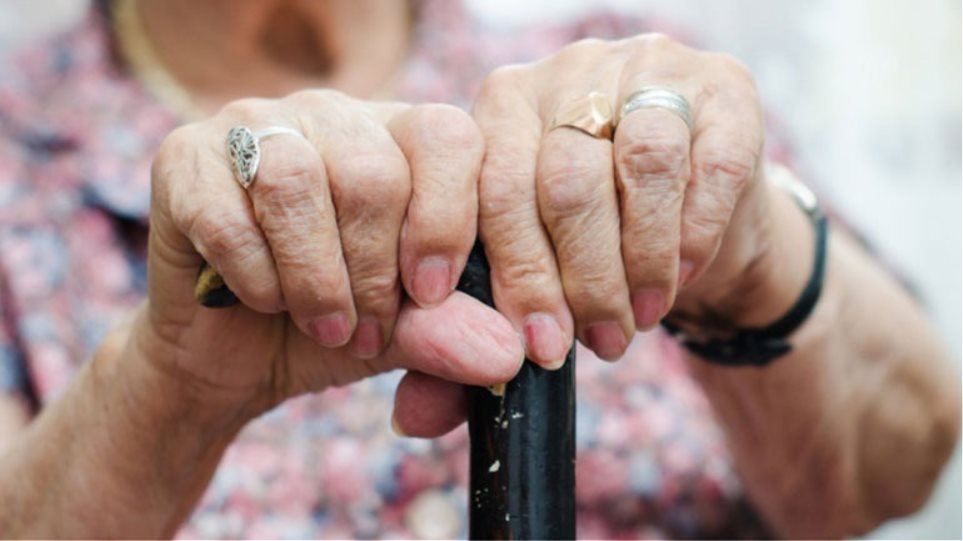 Εξιχνιάστηκε υπόθεση απάτης σε βάρος 86χρονης – Της απέσπασαν 80 χρυσές λίρες και 10.000 ευρώ