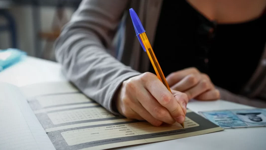 Πανελλήνιες 2024: Δείτε τα θέματα στην Ιστορία, τη Φυσική και την Οικονομία στα ΓΕΛ