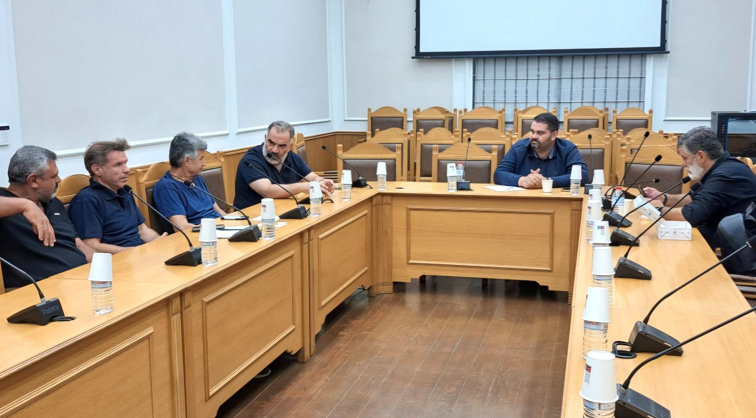 Συνάντηση στη Περιφέρεια για την αξιοποίηση της αδιάθετης ντομάτας Ιεράπετρας