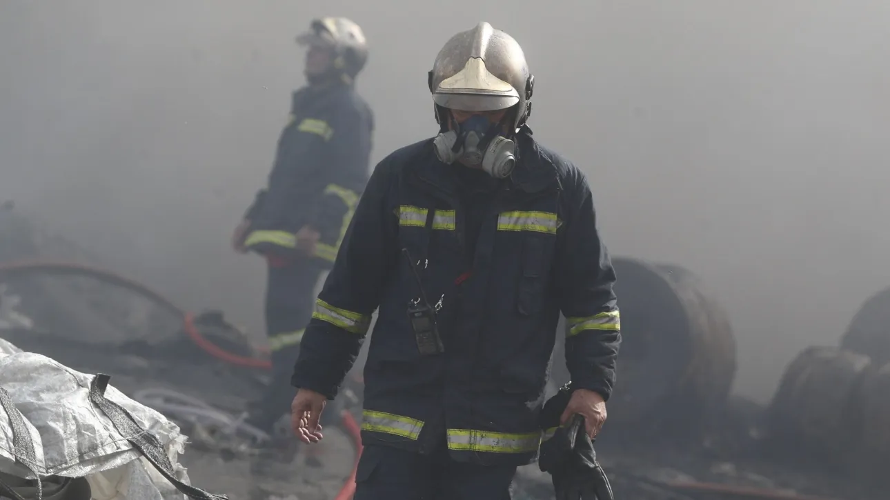 Βελτιωμένη εικόνα από τη φωτιά μετά την έκρηξη σε εργοστάσιο στην Κηφισιά - Άνοιξε ο παράδρομος