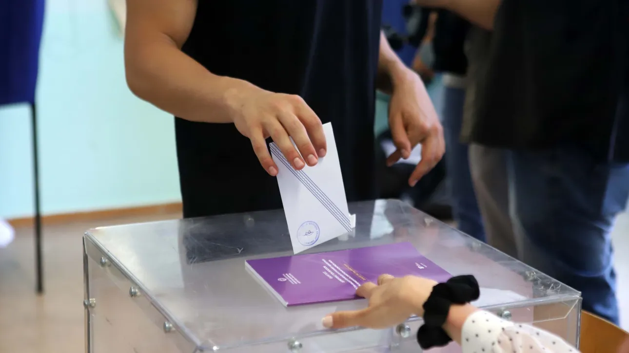 Ευρωεκλογές 2024: Πού μπορούν να δουν πώς ψηφίζουν οι πολίτες – Πόσους σταυρούς βάζουν