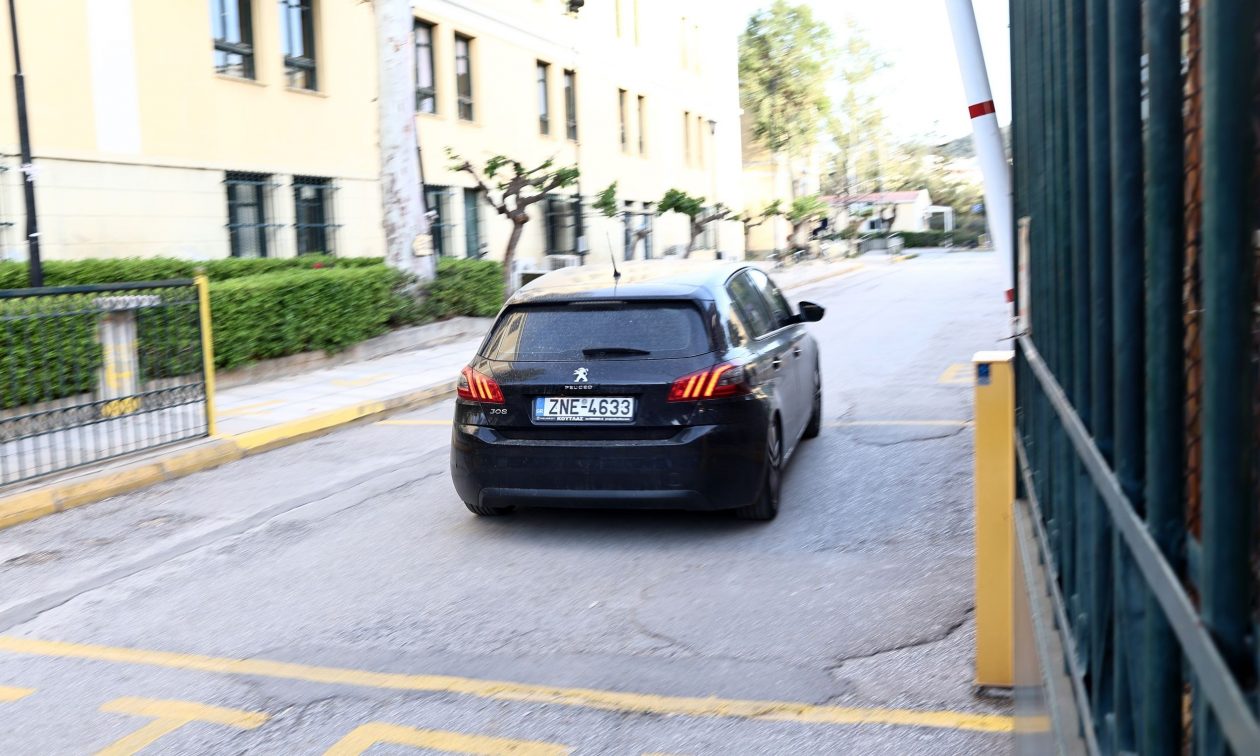 Κρατείται ο δικηγόρος που κατηγορείται ότι κακοποίησε τη σύζυγό του - Αύριο απολογείται