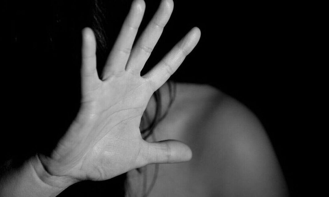 Ενδοοικογενειακή βία: «Έτρεχα να σωθώ, πήγε να με σκοτώσει» – Συγκλονιστική μαρτυρία