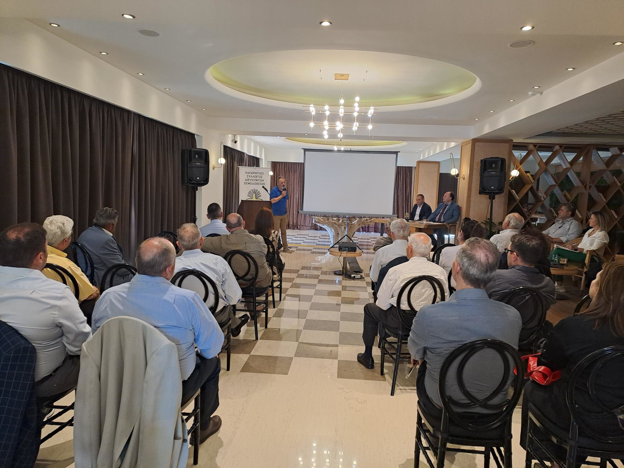 Οι προβλέψεις της τρέχουσας σεζόν και η έλλειψη προσωπικού στην ολομέλεια του Παγκρήτιου Συλλόγου Διευθυντών Ξενοδοχείων