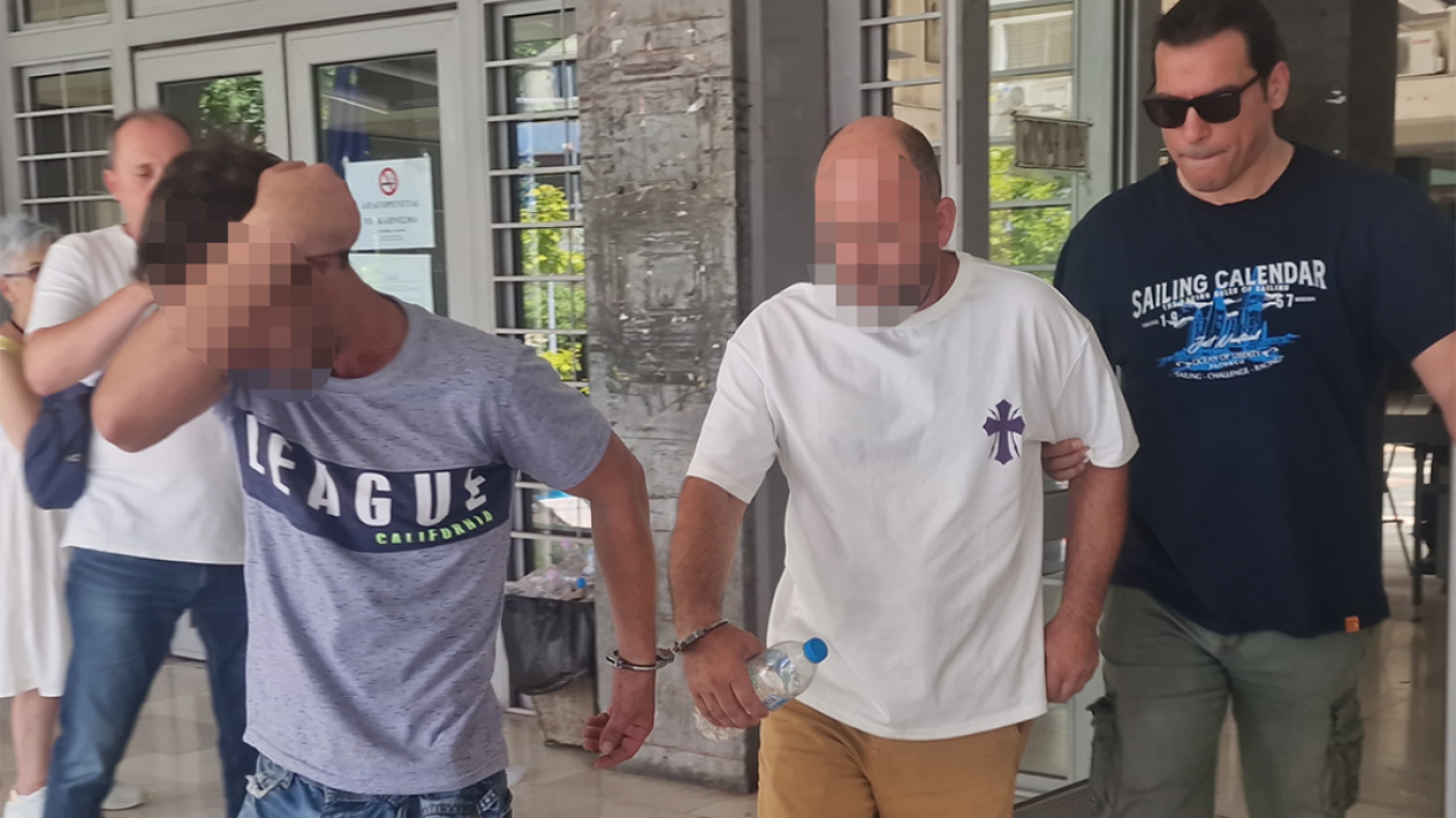 Προφυλακίστηκε ο 41χρονος που παρέσυρε με το αυτοκίνητο την πρώην σύζυγό του και προσπάθησε να τη σκοτώσει