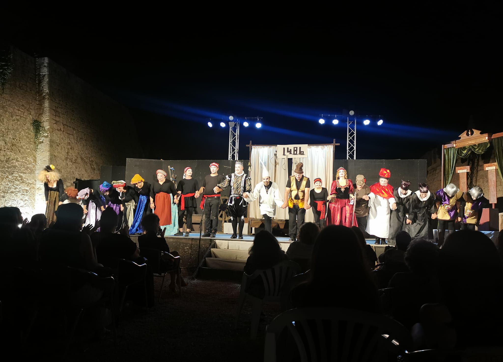 Το «ευχαριστώ» στη θεατρική ομάδα του Συλλόγου Εκπαιδευτικών Π.Ε. Ηρακλείου «Δ. Θεοτοκόπουλος»