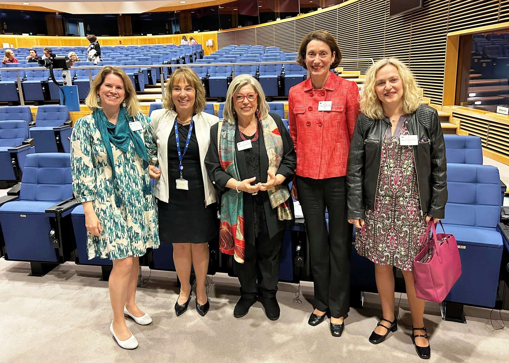 Στην τελετή της Association Femmes d’Europe η Πρόεδρος του Συνδέσμου Μελών Γυναικείων Σωματείων Ηρακλείου Μαίρη Παχιαδάκη