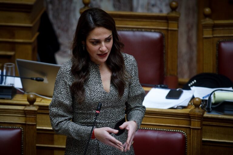 Δ. Μιχαηλίδου: «Χρηματοδοτούμε με 200 εκατ. ευρώ τον μισθό 25.000 νέων στις πρώτες τους δουλειές»