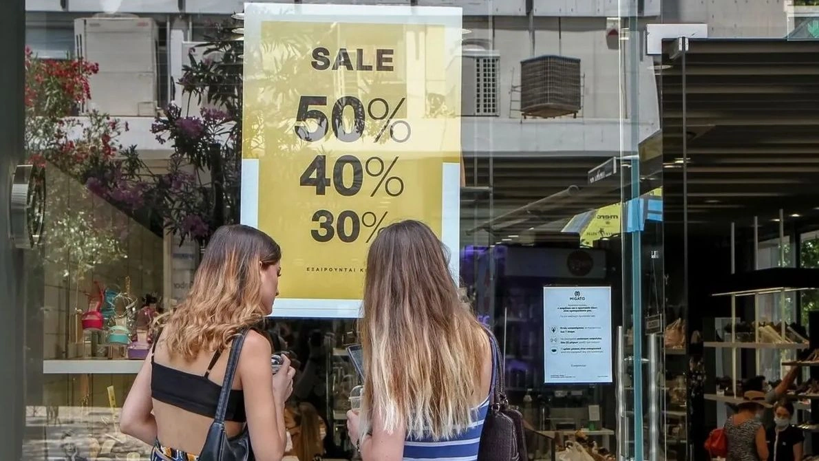Θερινές εκπτώσεις: Πότε ξεκινούν και τι πρέπει να προσέχουν οι καταναλωτές