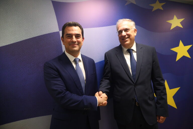 Άλλαξε χέρια το υπουργείο Ανάπτυξης – Θεοδωρικάκος: Δεσμεύομαι ότι θα καταβάλλω κάθε δυνατή προσπάθεια για να ανταποκριθώ στις ευθύνες που αναλαμβάνω