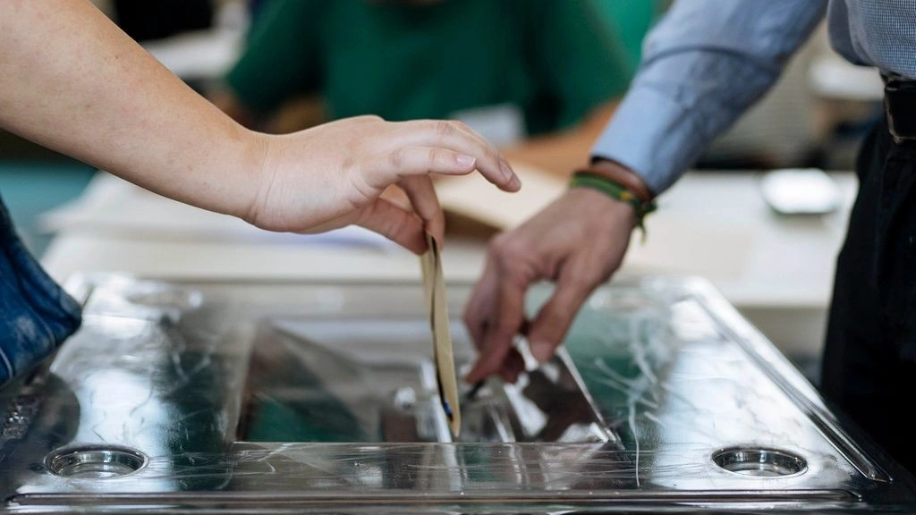 Πάνω από ένα εκατομμύριο Γάλλοι θα εξουσιοδοτήσουν άλλον να ψηφίσει στη θέση τους στις εκλογές