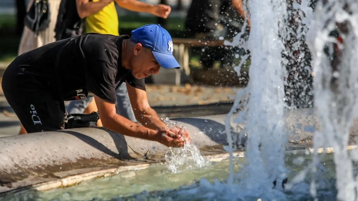 Διυπουργική για τον καύσωνα: Τα μέτρα προστασίας που αποφασίστηκαν ανά υπουργείο