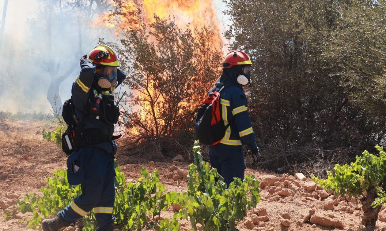 Πυρομετεωρολόγος για φωτιά στο Κορωπί: Δύσκολη η κατάσταση - Μία σπίθα αρκούσε
