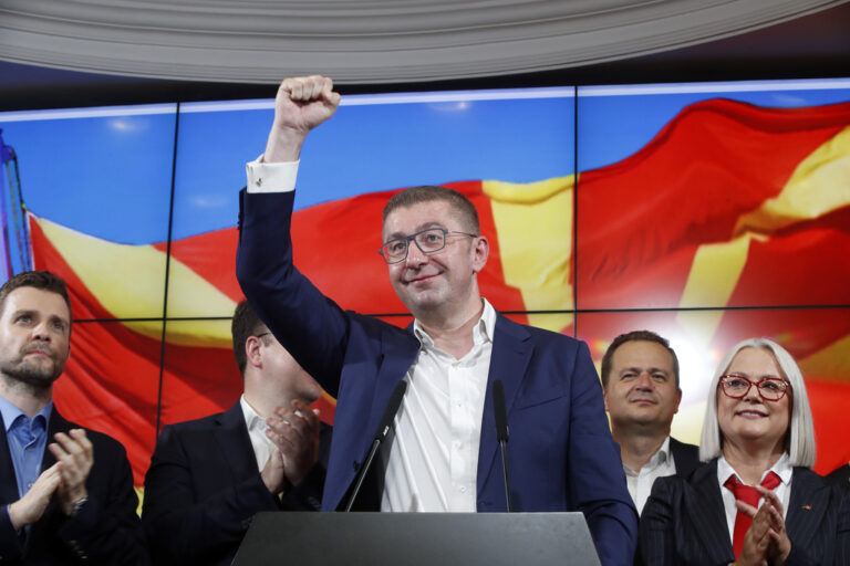 Βόρεια Μακεδονία: Επιμένει ο αρχηγός του VMRO – DPMNE στον όρο «Μακεδονία»