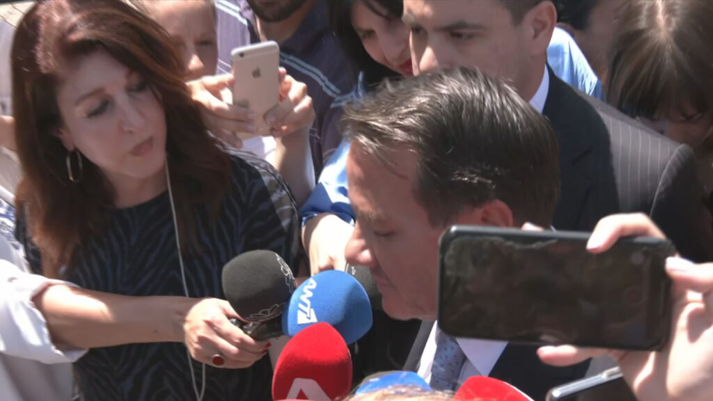 Ελεύθερος με περιοριστικούς όρους ο ποινικολόγος Απ. Λύτρας – «Ζητώ συγγνώμη από τη σύζυγο και τις 3 κόρες μου»