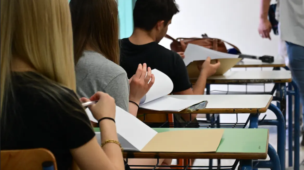 Πανελλαδικές 2024: Με Ιστορία, Φυσική και Οικονομία ολοκληρώνονται σήμερα οι εξετάσεις για τα ΓΕΛ