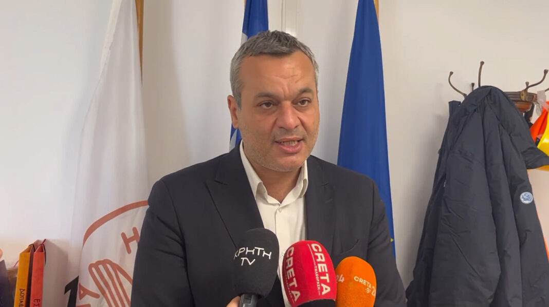 Ο Χάρης Μαμουλάκης ενημέρωσε Δήμαρχο Ηρακλείου – Περιφερειάρχη Κρήτης για τη δανειακή σύμβαση που δεσμεύει το «Νίκος Καζαντζάκης»