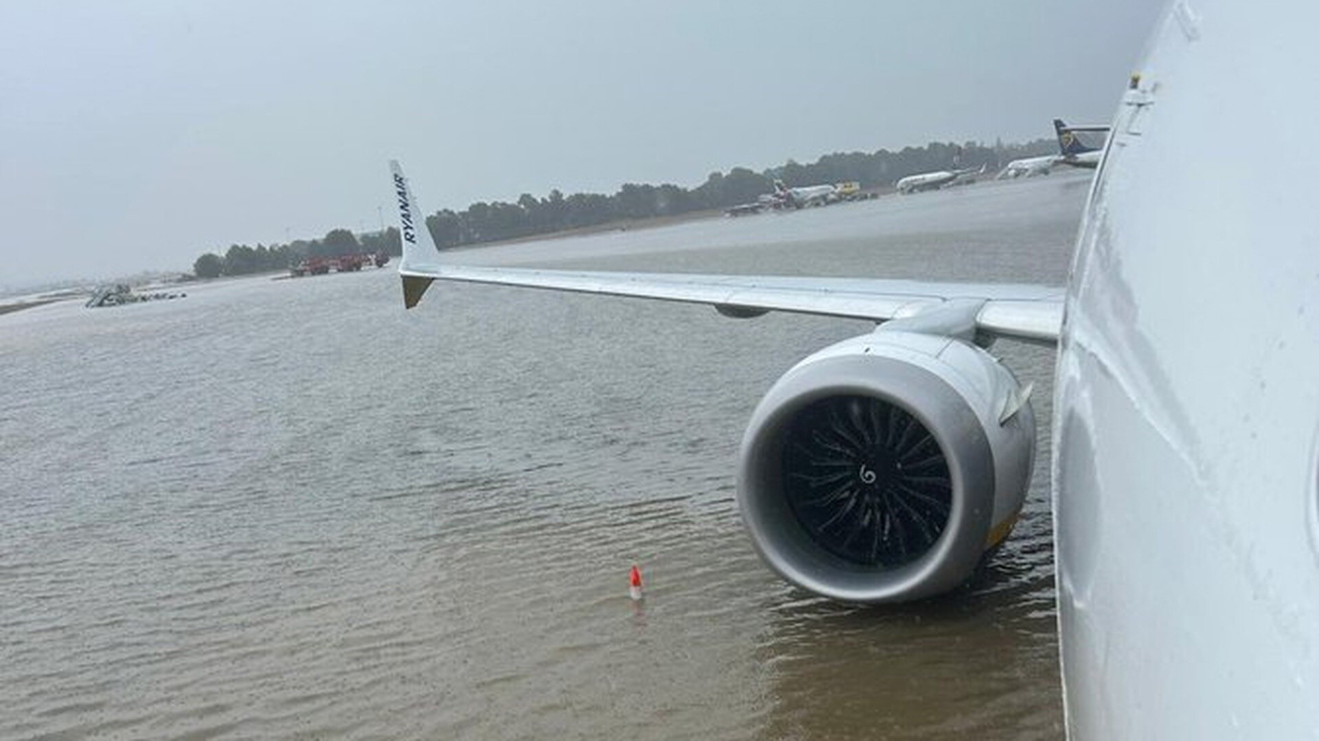 Χάος στην Πάλμα δε Μαγιόρκα: Πλημμύρισε το αεροδρόμιο - Νερά έτρεχαν από το ταβάνι