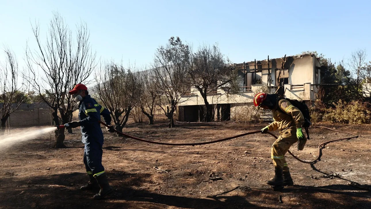 Χωρίς ενεργό μέτωπο η πυρκαγιά στη Βάρης – Κορωπίου