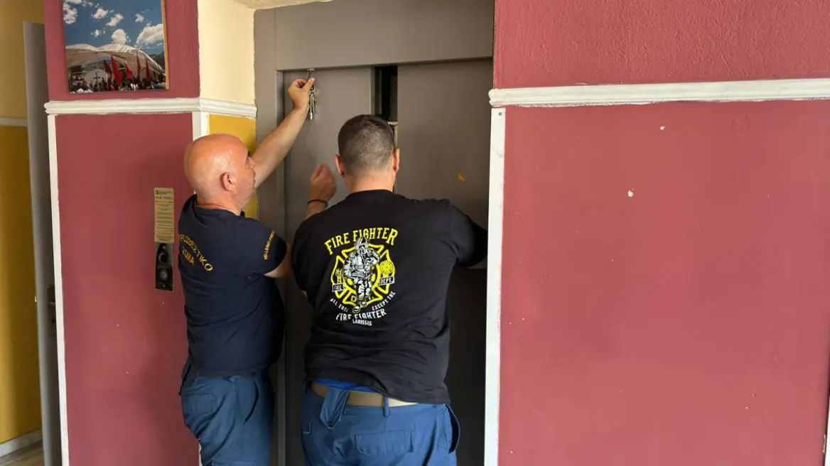 Ευρωεκλογές 2024: Πήγαν να ψηφίσουν σε εκλογικό κέντρο και κλείστηκαν στο ασανσέρ