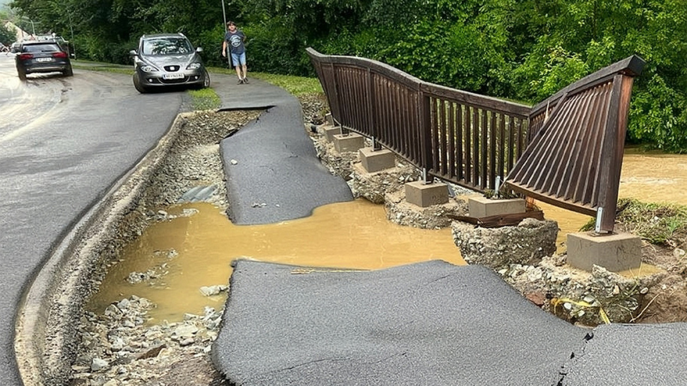 Αυστρία: Ένας αγνοούμενος από την κακοκαιρία - Χαλάζι διέλυσε τη μύτη αεροπλάνου