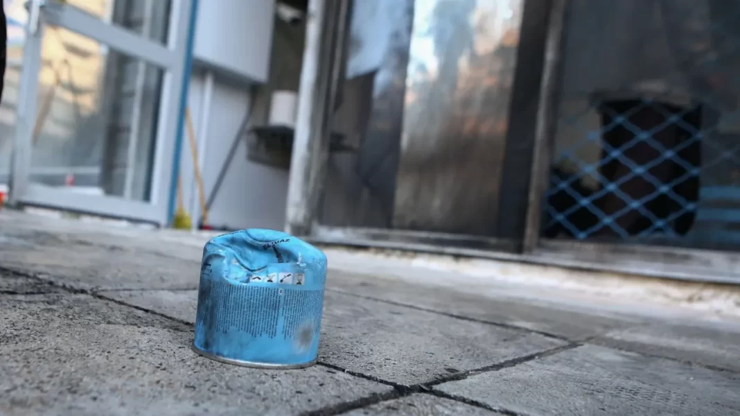 Εμπρηστική επίθεση σε πολυκατοικία