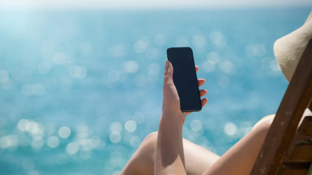 myCoast: Κατήγγειλαν μέχρι και το... «Σύνταγμα» ως αυθαίρετη παραλία!