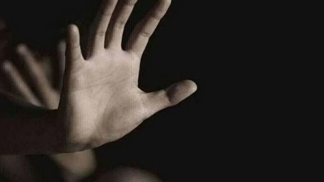 Νέα υπόθεση που θυμίζει «Κωσταλέξι» – 29χρονη ζει επτά χρόνια σε κλουβί
