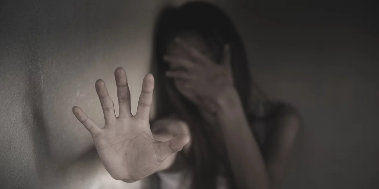 46χρονος ξυλοκόπησε με σιδερένιο λοστό την 25χρονη σύντροφό του
