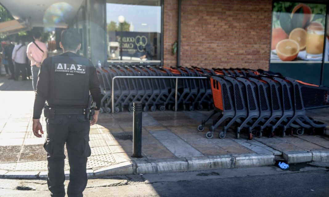 Στη φυλακή ο δράστης της δολοφονικής επίθεσης έξω από σούπερ μάρκετ