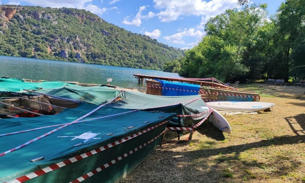Επιχείρηση απομάκρυνσης παράνομων κατασκευών στη λίμνη Ζηρού