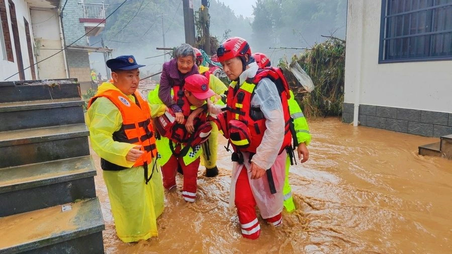 Στους 38 οι νεκροί από τις πλημμύρες στο νότιο τμήμα της Κίνας