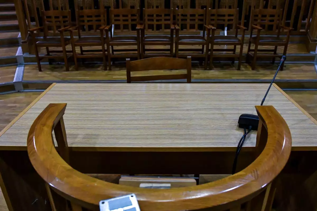 Στη φυλακή 34χρονος που μαχαίρωσε και ξυλοκόπησε τη σύντροφό του – Της έριχνε μπουνιές στο κεφάλι