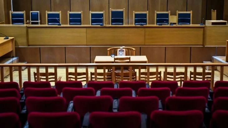Νέες απολύσεις δικαστών λόγω καθυστερήσεων στην έκδοση αποφάσεων που έφταναν τα 4,5 χρόνια