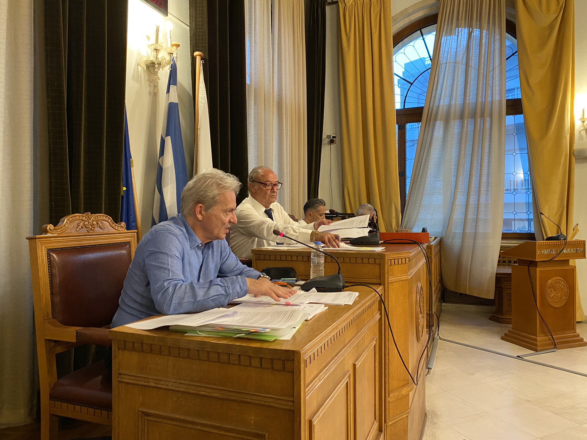 Εγκρίθηκαν από το Δημοτικό Συμβούλιο Ηρακλείου οι προσωρινές τροποποιήσεις στις ώρες των δρομολογίων των mini bus