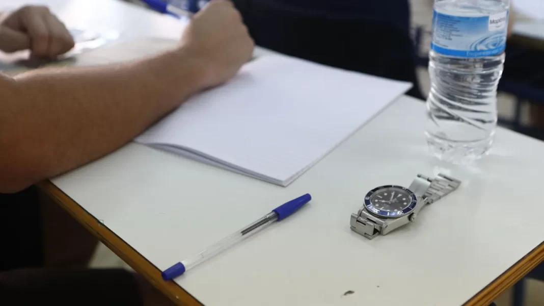 Πανελλήνιες 2024: Τα αντικείμενα που μπορούν να έχουν μαζί τους οι μαθητές