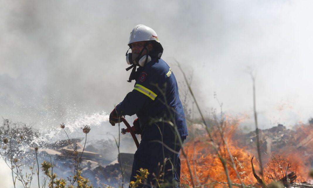 «Κόκκινος» συναγερμός για την φωτιά στην Άνδρο - Δεύτερο μήνυμα για εκκένωση από το 112