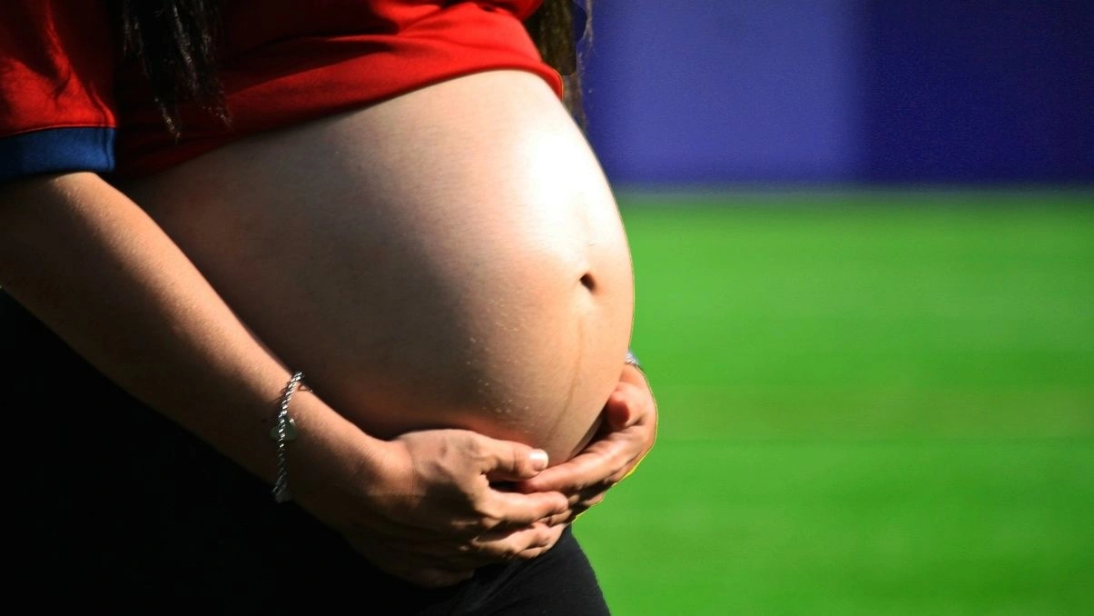 Έρευνα: Η ζέστη κρυφή απειλή για τις έγκυες γυναίκες όταν εργάζονται