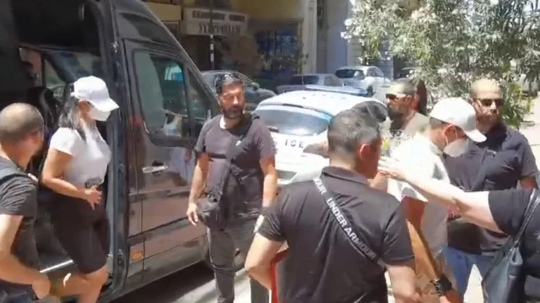 Ύδρα: Στον εισαγγελέα τα 13 μέλη του πληρώματος του «Περσεφόνη» για τη φωτιά από τα πυροτεχνήματα