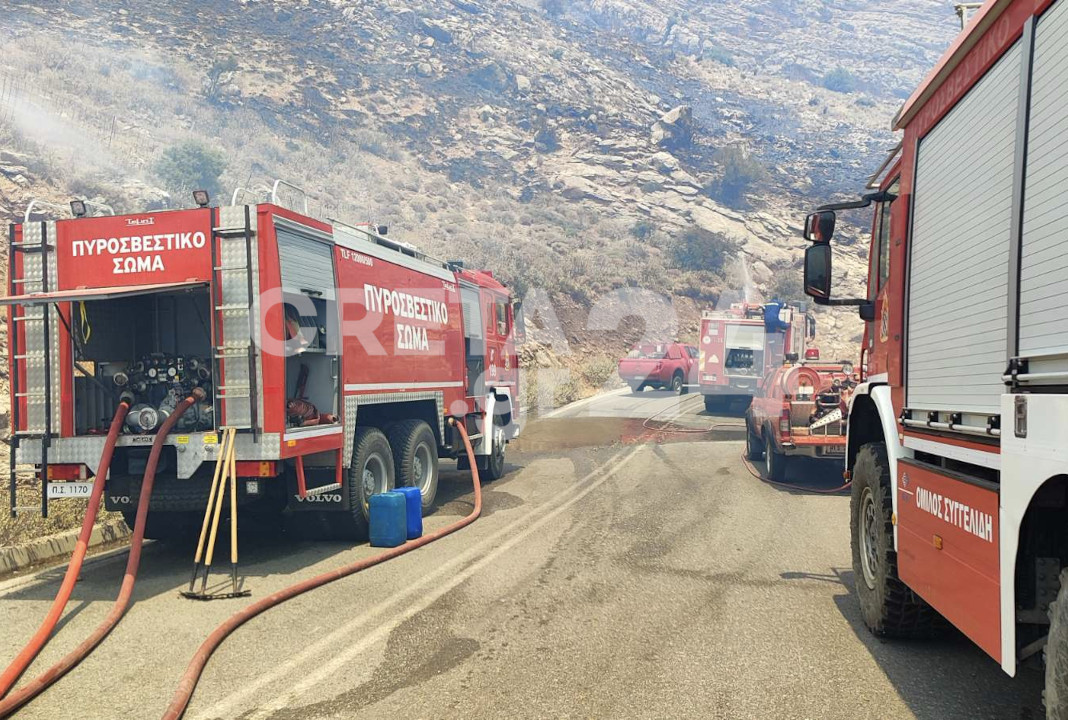 Σε εξέλιξη η έρευνα της Πυροσβεστικής για τις φωτιές σε Ακούμια και Τρία Μοναστήρια - «Ήταν από ανθρώπινο χέρι», λένε οι κάτοικοι