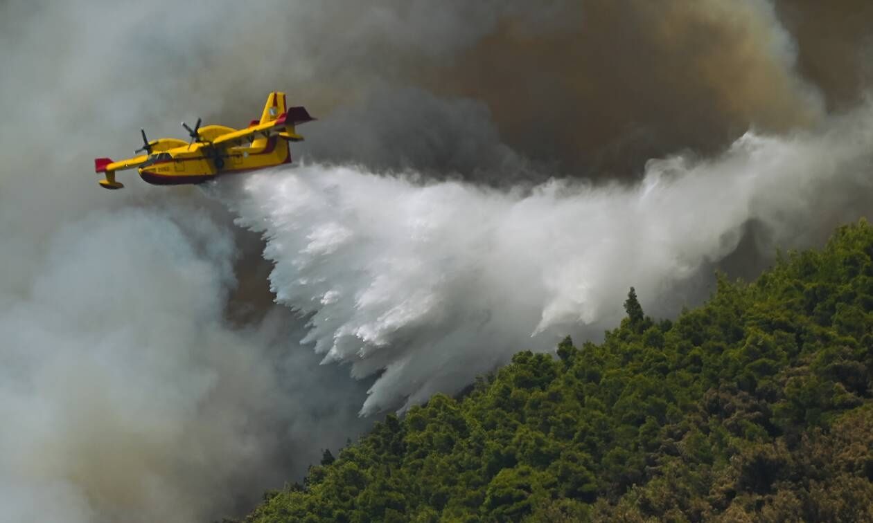 Φωτιά τώρα: Σε πύρινο κλοιό η χώρα – Μάχη με τις φλόγες σε Αχαΐα, Μεγαλόπολη, Κρανίδι και Εύβοια