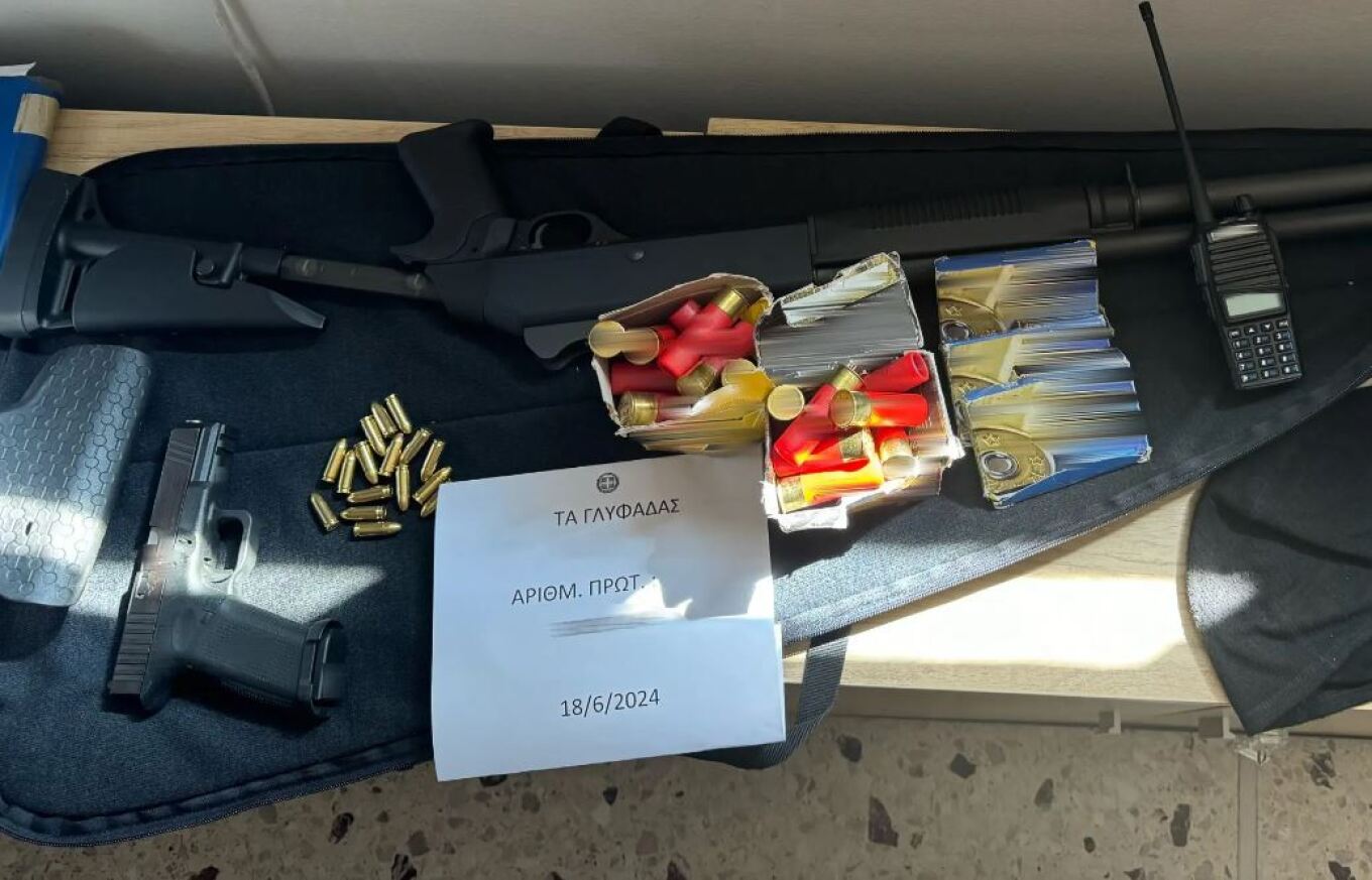 Τον σταμάτησαν για έλεγχο και βρήκαν στο ΙΧ του πιστόλι και καραμπίνα - Συνελήφθη 33χρονος