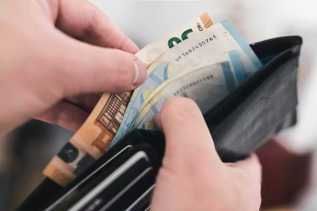 Εξωδικαστικός: Έχουν διαγραφεί χρέη 1,9 δισ. ευρώ – Σε 30,3% το μέσο «κούρεμα» από τράπεζες και servicers