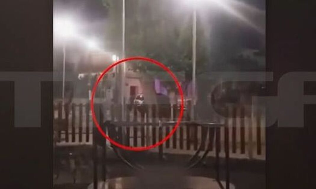 Βίντεο ντοκουμέντο από καταδίωξη με πυροβολισμούς δίπλα σε παιδική χαρά