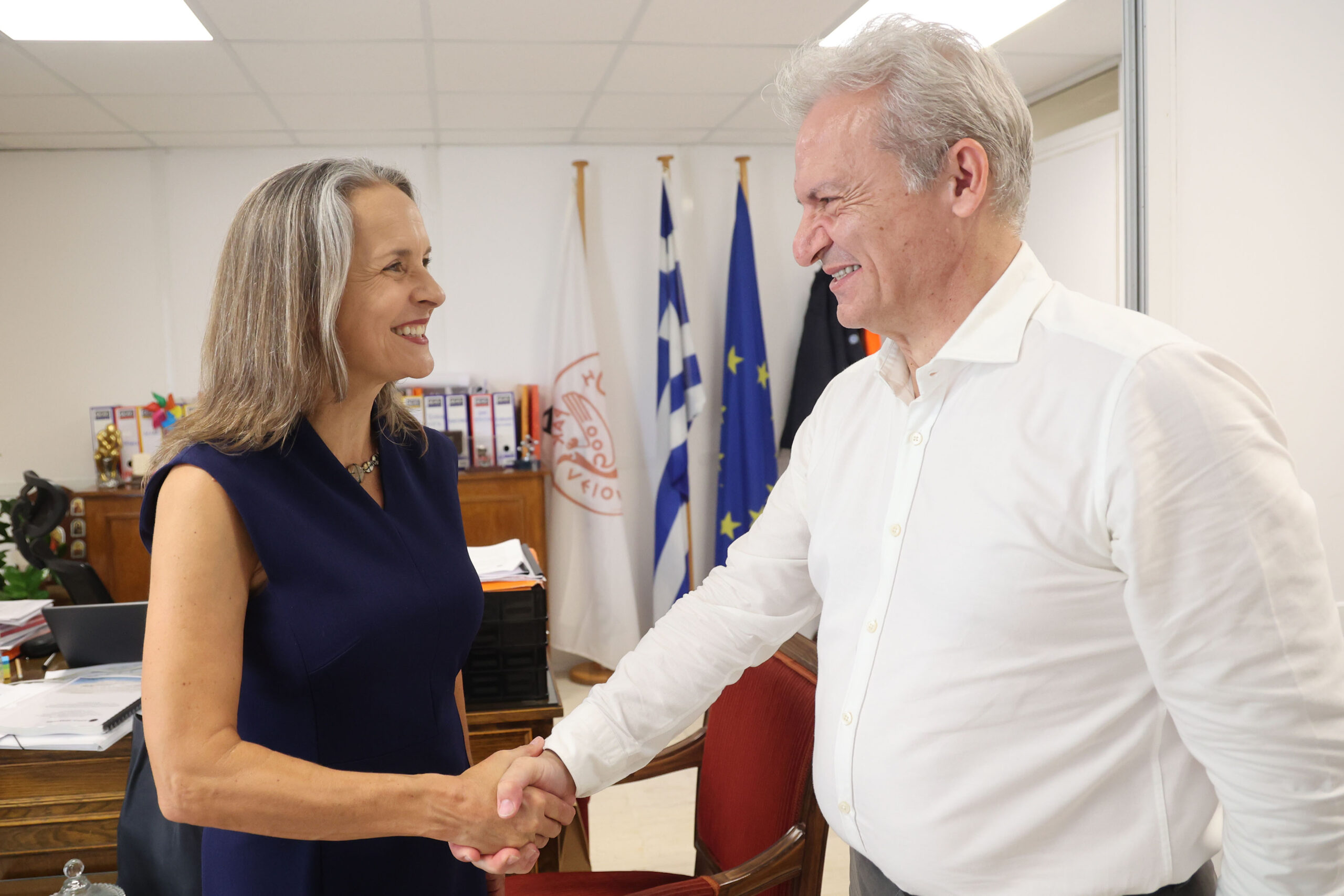 Συνάντηση του Δημάρχου Ηρακλείου Αλέξη Καλοκαιρινού με την Επιτετραμμένη της Πρεσβείας των ΗΠΑ στην Αθήνα