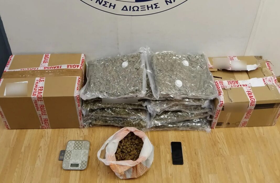 Αλλοδαπός παραλάμβανε ναρκωτικά μέσω ταχυδρομείου - Τον έπιασαν με δέμα 9,9 κιλών κάνναβης